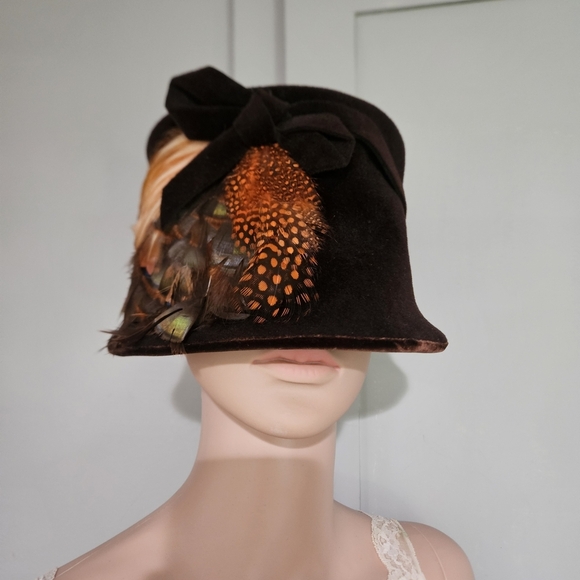 Vintage Lazurus Feather Velvet Cloche Hat — Made in Italy
